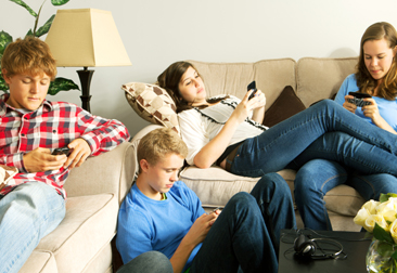 TEENS-MOBILE-MESSAGING-366X251 teens-mobile-messaging-366x251